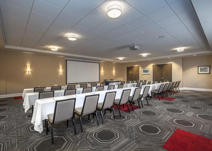 Doubletree By Hilton Charlotte Airport Hotel